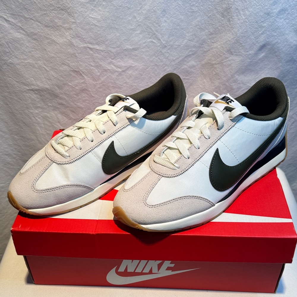 🆕 Nike White and Gray Sneakers with Green Logo